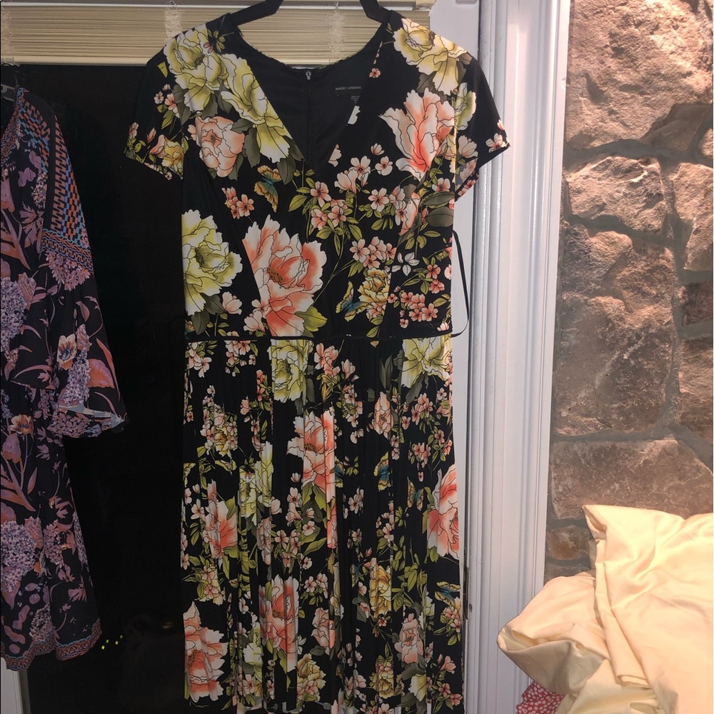 Maggie London -floral dress